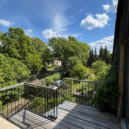 Im Naturschutzgebiet, Mit Großem Balkon *