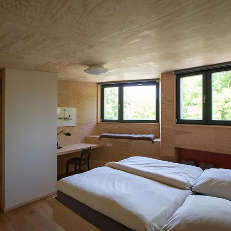 Im Naturschutzgebiet, Mit Grossem Balkon アパート *