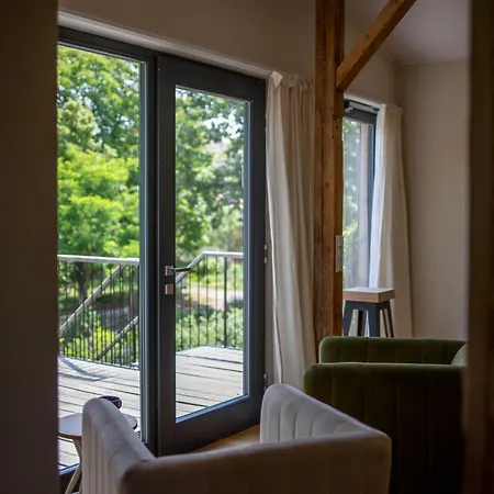 Im Naturschutzgebiet, Mit Grossem Balkon アパート *