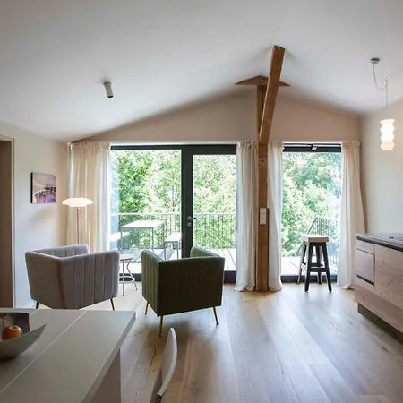 Im Naturschutzgebiet, Mit Grossem Balkon テンプリーン