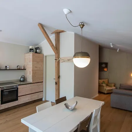 Im Naturschutzgebiet, Mit Großem Balkon *